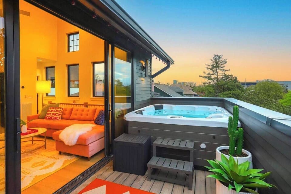 Home 2: Roof Deck w/Hot Tub!