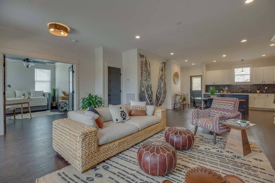Well-appointed open living space with Nashville style furniture and decor. Room for the whole group!