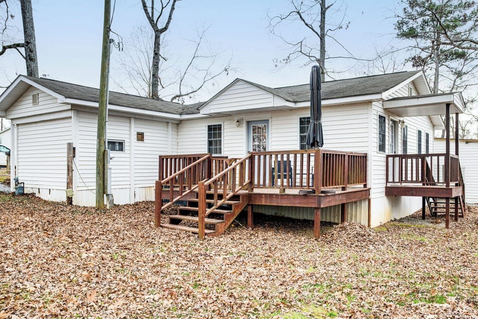 Exterior | Deck | Yard Space