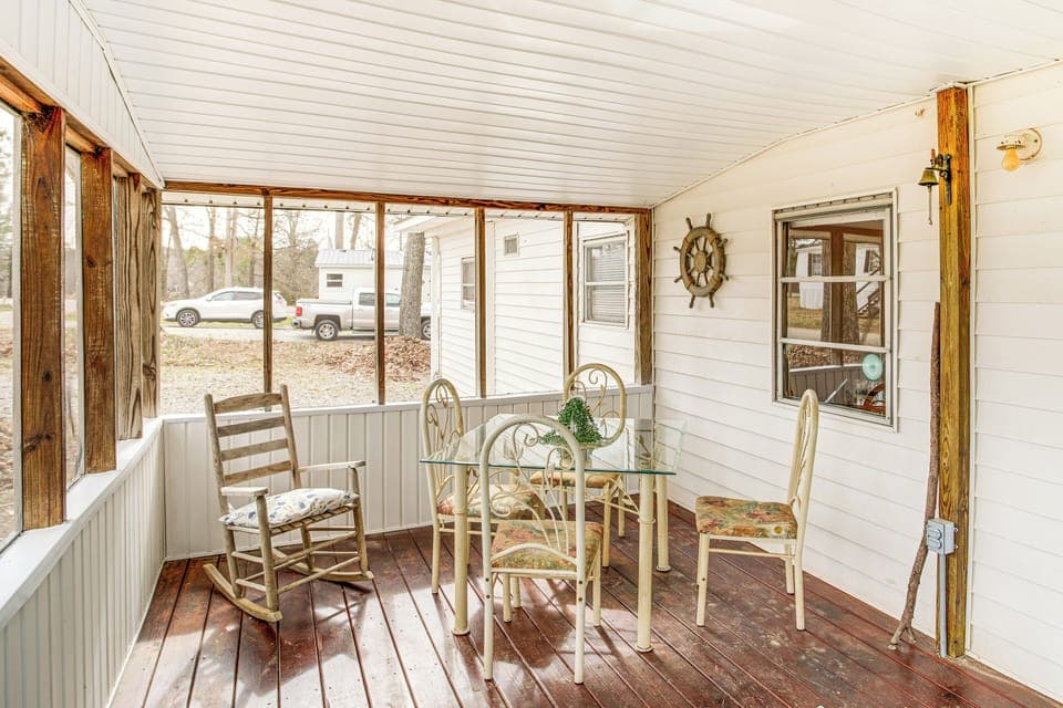 Screened-In Porch | Outdoor Seating & Dining