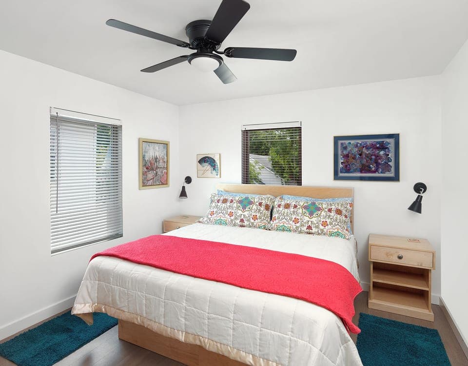 Comfortable King size bed that sleeps 2