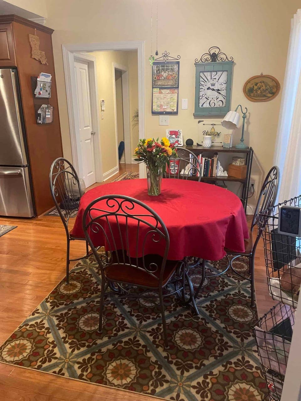 Eat in kitchen area