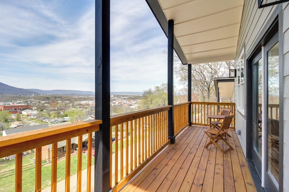 Rossville Vacation Rental | 3BR | 2.5BA | 1,500 Sq Ft | Stairs Required