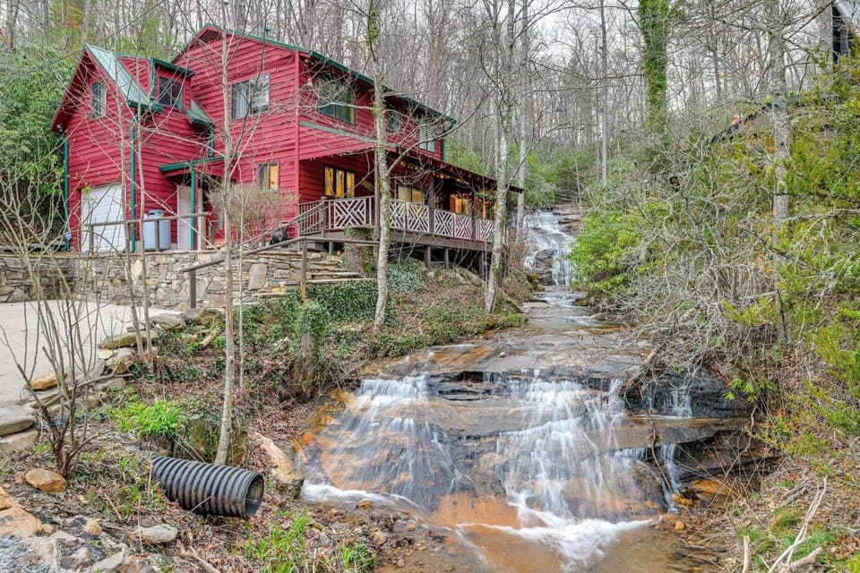 Franklin Vacation Rental | 3BR | 2BA | Stairs Required | 1,988 Sq Ft