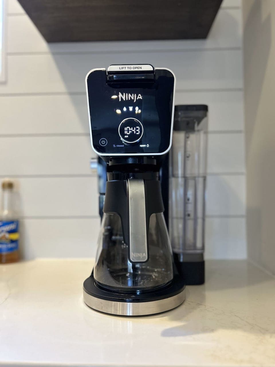 Coffee maker uses pods or grounds. Pods, ground coffee, and tea are included.