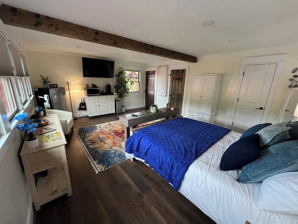 Modern Luxury Studio