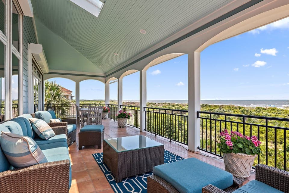 Welcome to 3654 and their spectacular views from the 2nd floor!