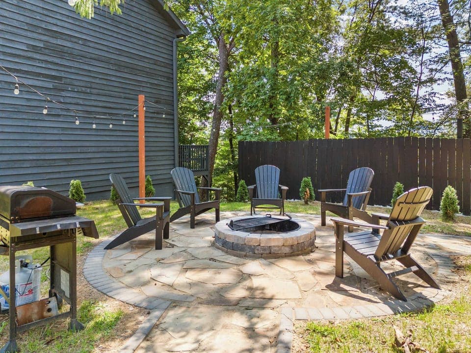 Step into your perfect outdoor retreat, a combo of the fire pit and BBQ grill, where relaxation and fun come together!