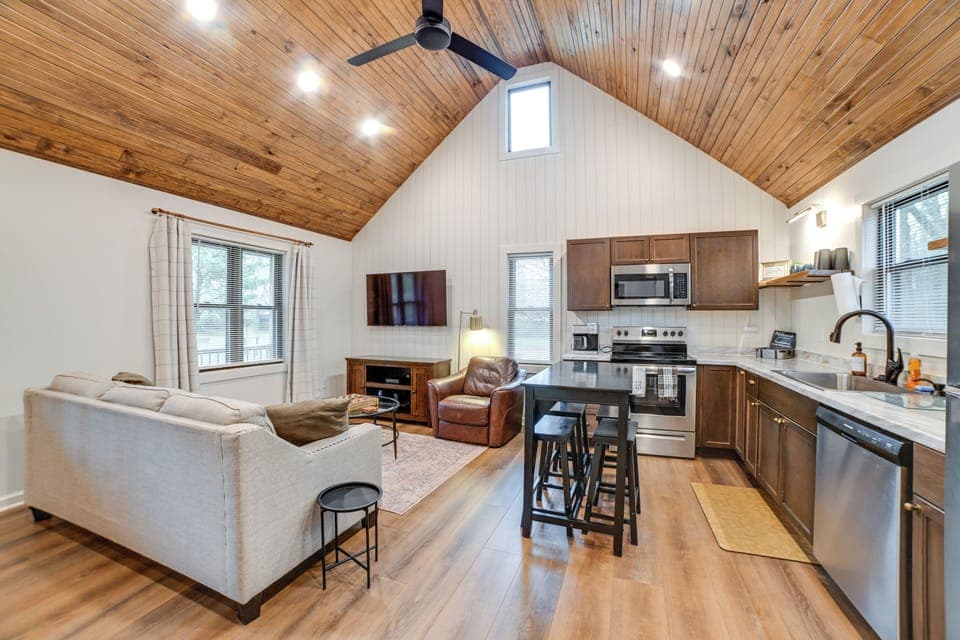 Springville Vacation Rental | 1BR | 1BA | 650 Sq Ft | 5 Steps to Enter