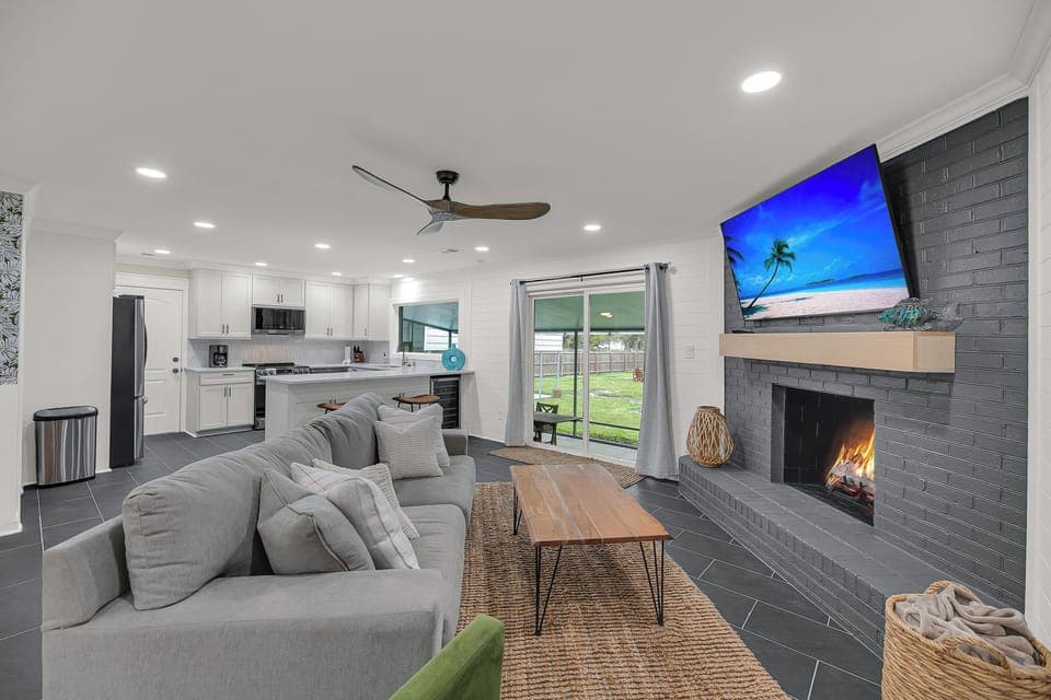 Living Room | Smart TV | Decorative Fireplace