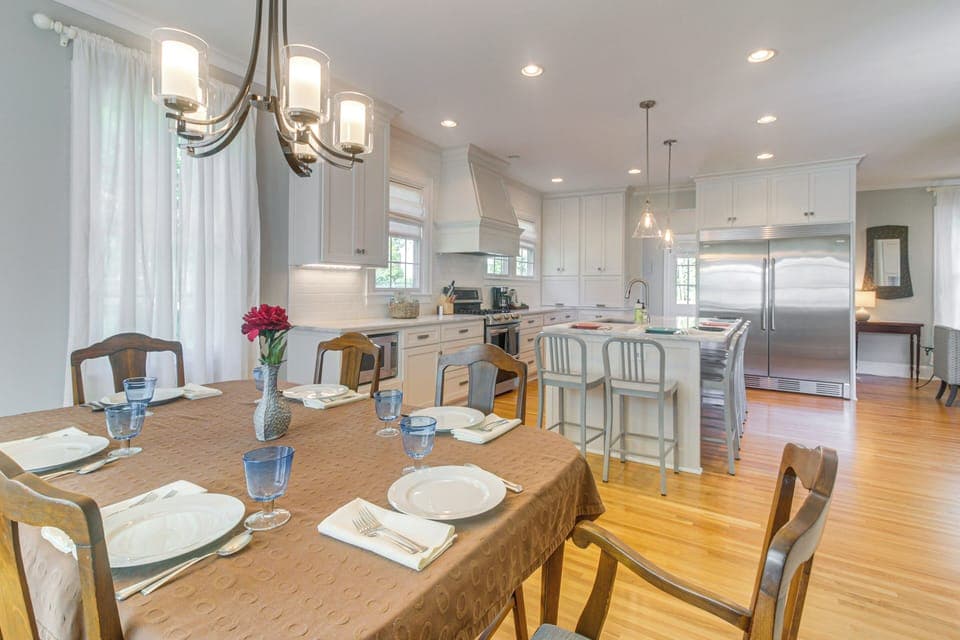Dining Area | Dishware/Flatware Provided | 1st Floor