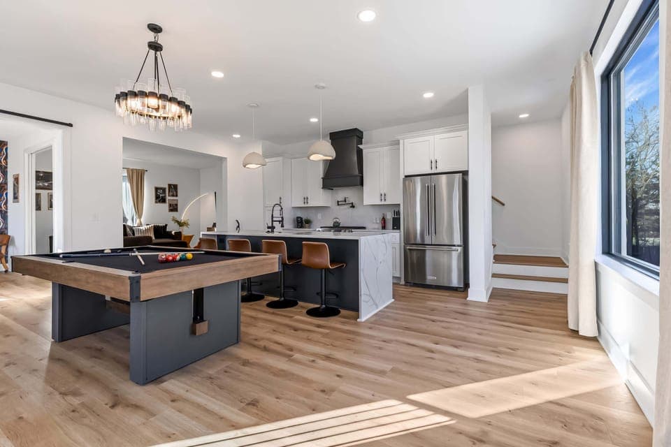Escape to a stylish oasis for large groups with a game room and gourmet kitchen, perfect for your Nashville getaway. Enjoy city views and create unforgettable memories—ideal for bachelorette parties, family reunions, or corporate retreats.