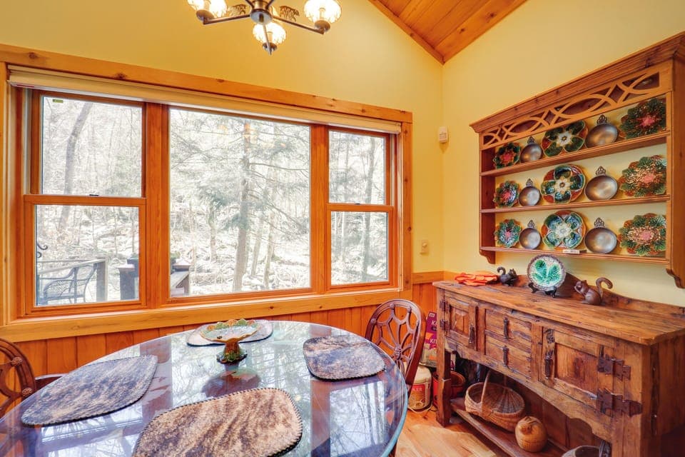 Dining Area | Dishware/Flatware