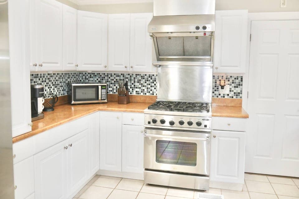 Stainless appliances and induction stove for best cooking results!