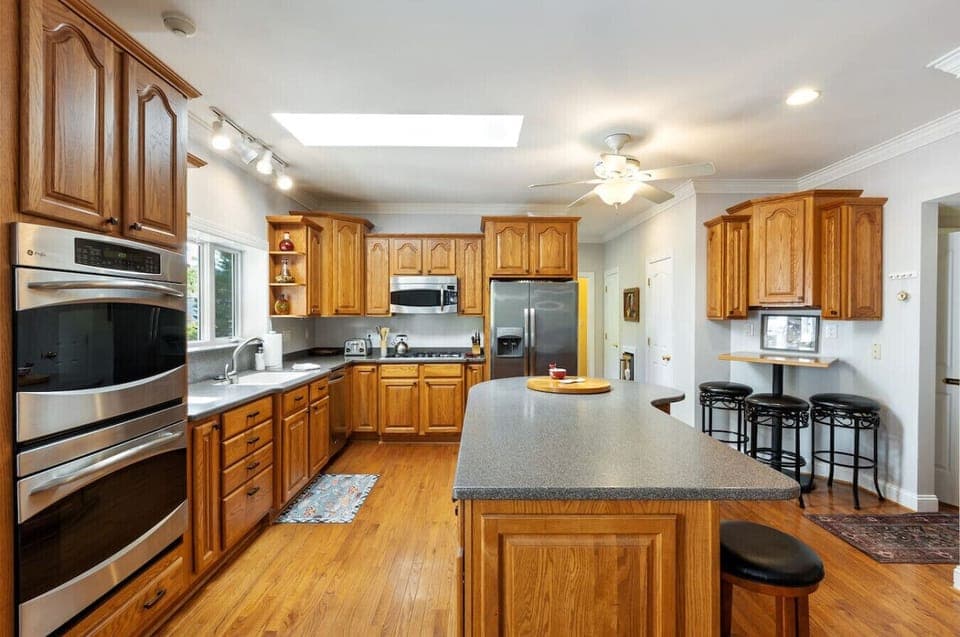 Full Kitchen with all the conveniences of home.