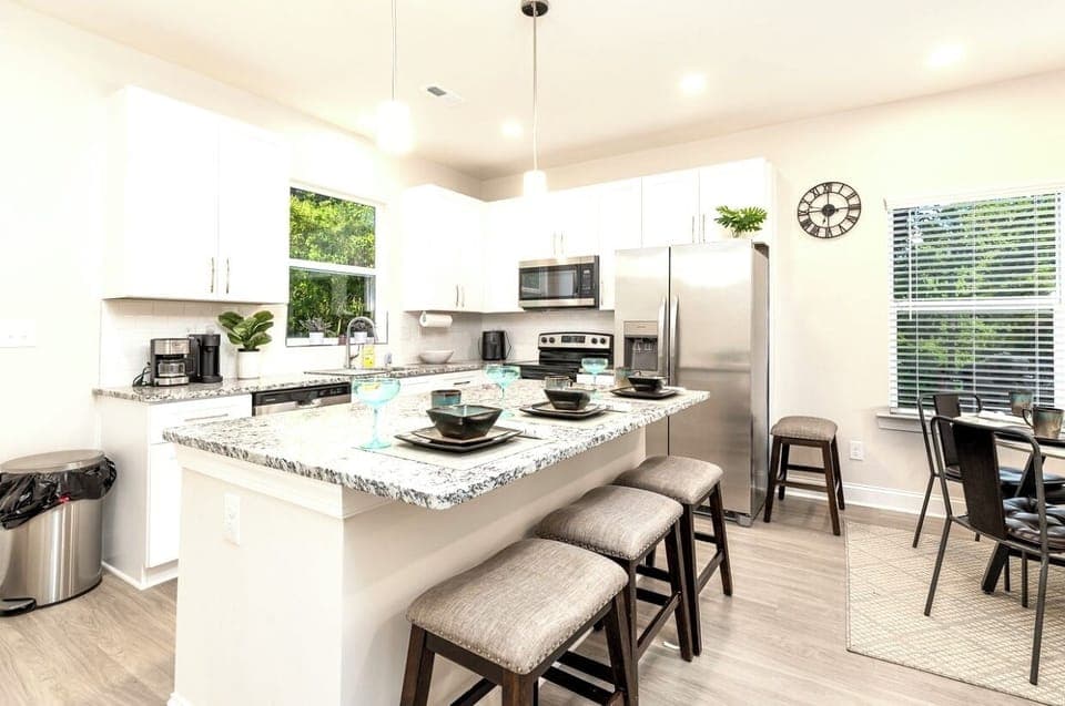White cabinets, granite countertops, all appliences