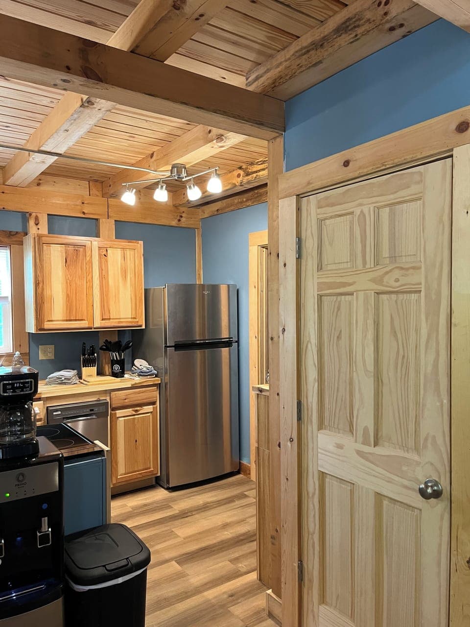 Full kitchen.