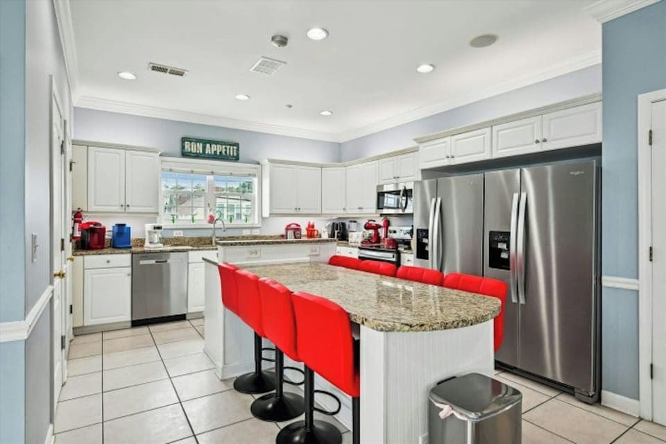 All modern appliances to make meal preparation a breeze.