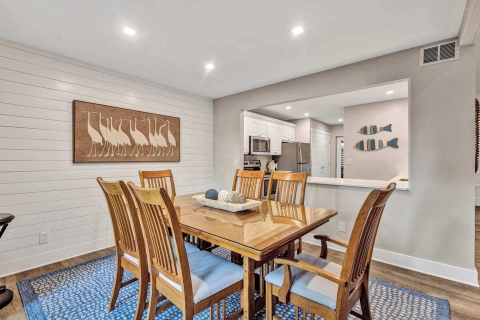 Stylish and Functional – Tasteful decor and comfortable seating make this dining space both elegant and inviting.