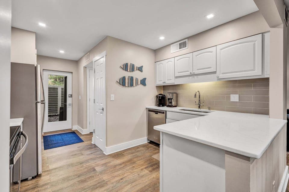 Fully Equipped & Ready to Cook – Whether you’re whipping up breakfast or a family dinner, this modern kitchen has everything you need, including full-size appliances, cookware, and plenty of counter space.