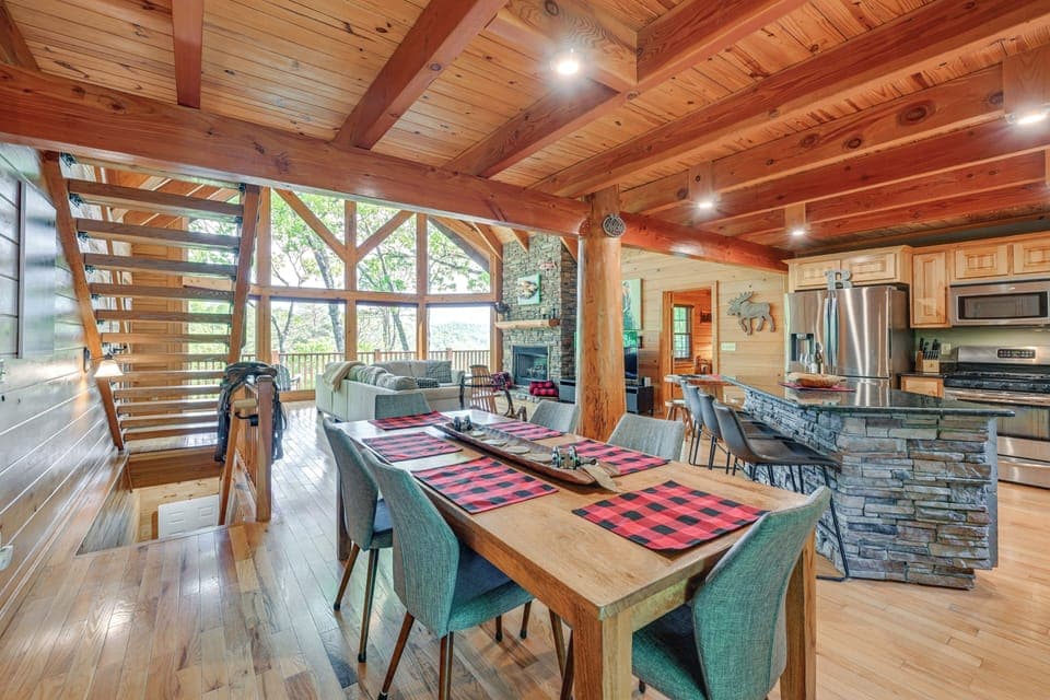 Main Dining Area | Dishware/Flatware Provided | 2nd Floor