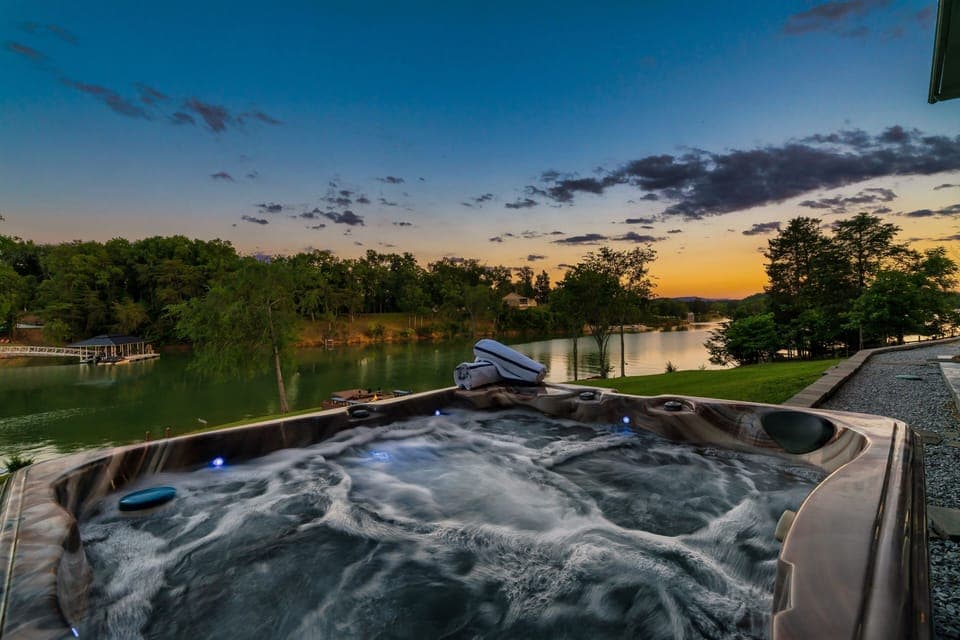 Outdoor spa tub
