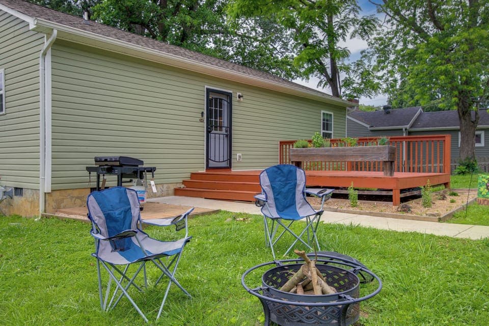 Knoxville Vacation Rental | 2BR | 2BA | 3 Steps to Enter | 1,200 Sq Ft