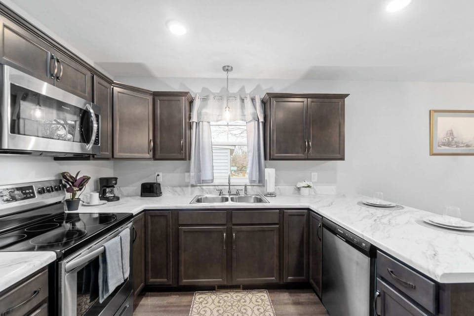 Full kitchen 