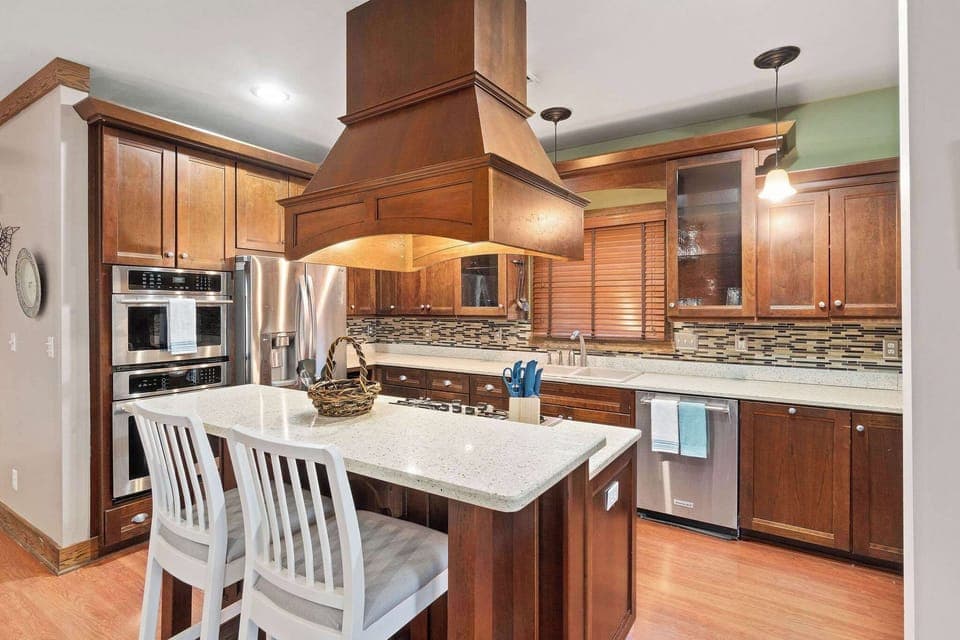 Kitchen island 
