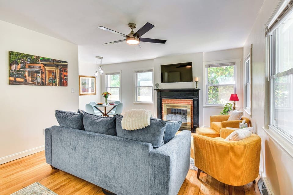 Seneca Vacation Rental | 2BR | 2BA | 1,164 Sq Ft | 6 Steps to Enter