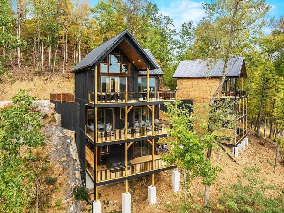 Back exterior cabin view

