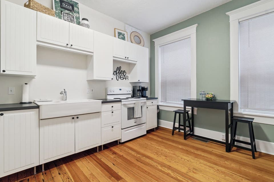 Downstairs - Full Kitchen (please note: no dishwasher)