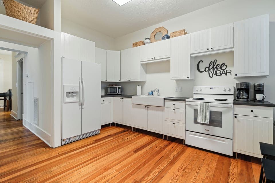Downstairs  Full Kitchen (please note: no dishwasher)