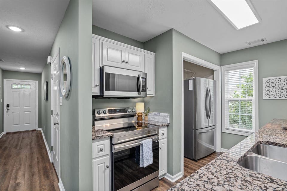 Full kitchen