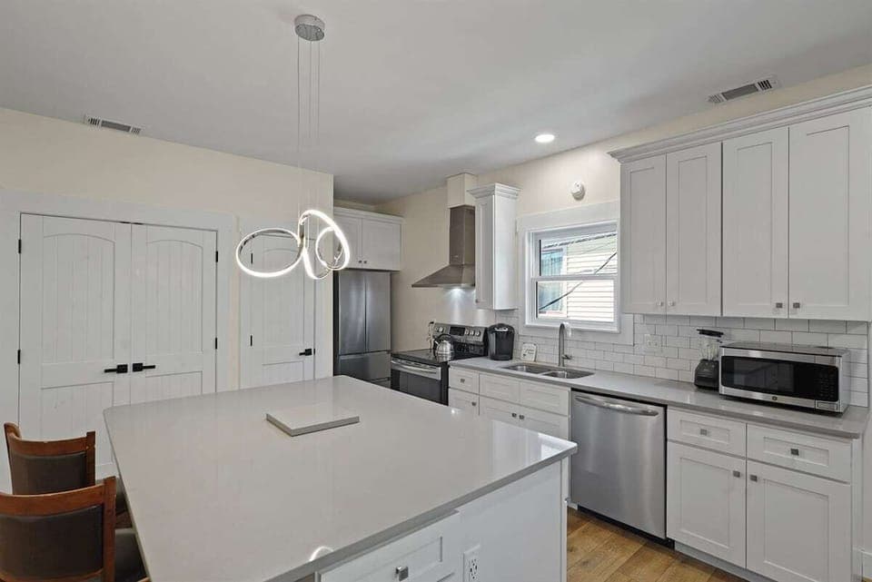 Whether you're meal prepping or hosting, this oversized island and sunny kitchen make it a joy to spend time in.