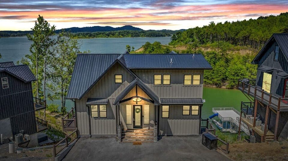 Lakefront Luxury!