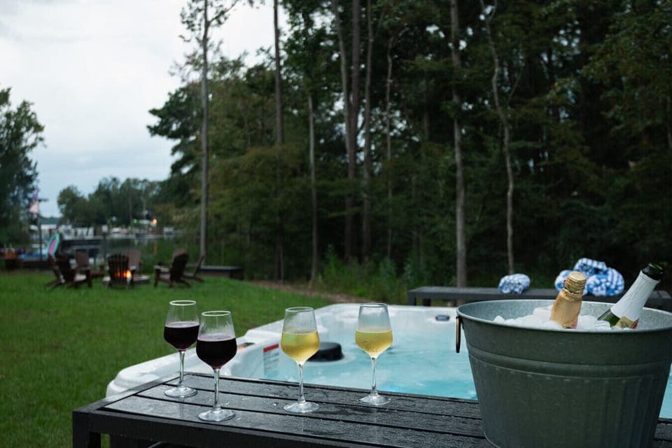 Outdoor spa tub
