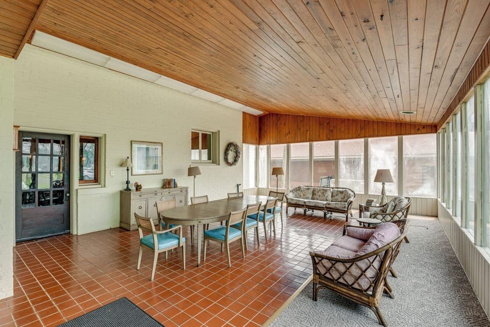 Enclosed Patio | 1st Floor