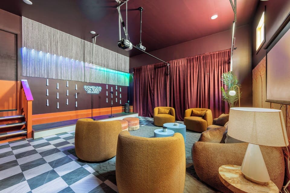 Speakeasy karaoke lounge: seating, stage & neon, wireless mics, projector & vibe