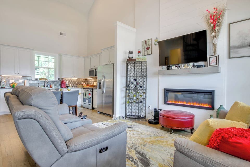 Greenwood Vacation Rental | 2BR | 1.5BA | 900 Sq Ft | 2 Steps to Enter