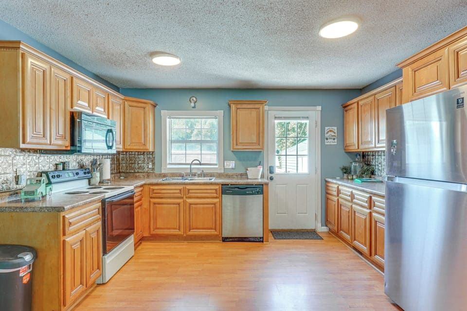 Kitchen | Cooking Basics | Drip Coffee Maker | Blender | Microwave | Toaster