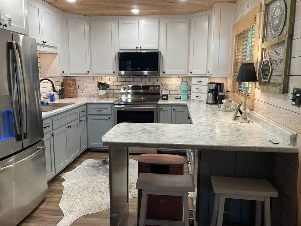 Fully equipped kitchen with everything you need to make a gourmet meal. 