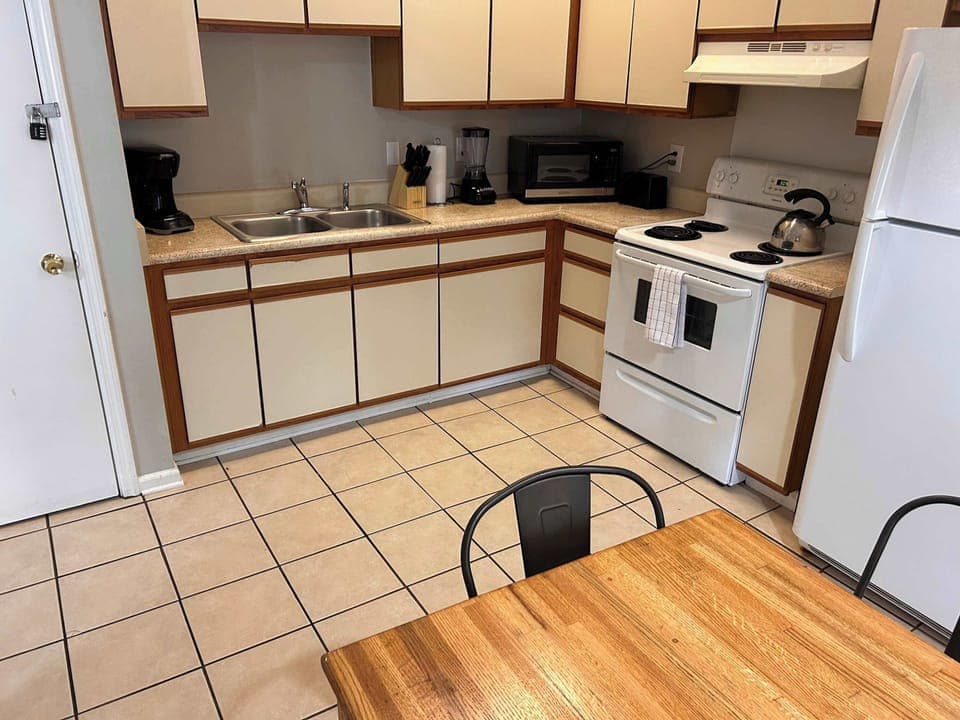 A nice area for casual meals or morning coffee to stay connected.