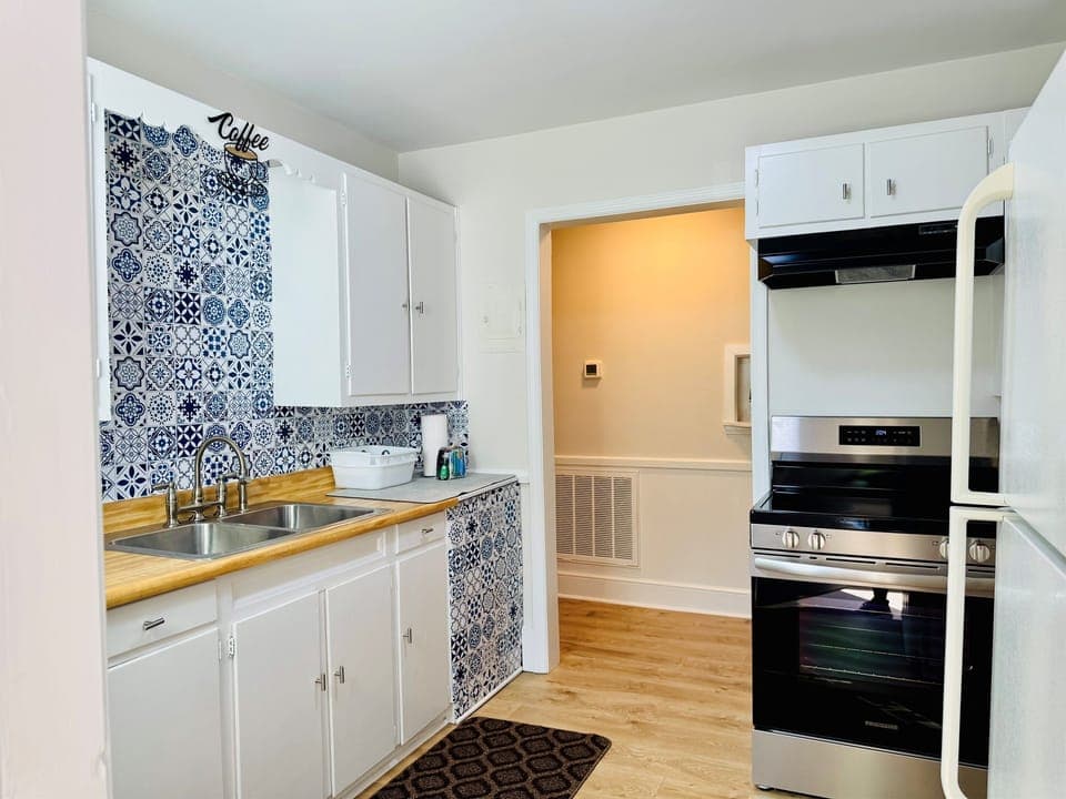 Fully equipped Kitchen with small appliances like Keurig coffee maker, CrockPot, blender and toaster.