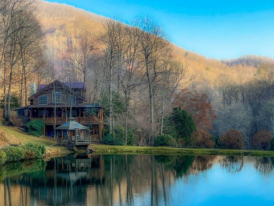 Welcome to the Lakeside Cabin at Memory Mountain! 