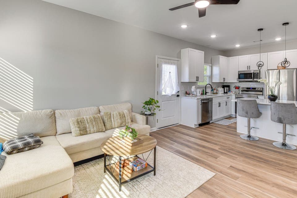 Living Room | Free WiFi | Central A/C & Heat | Smart TV