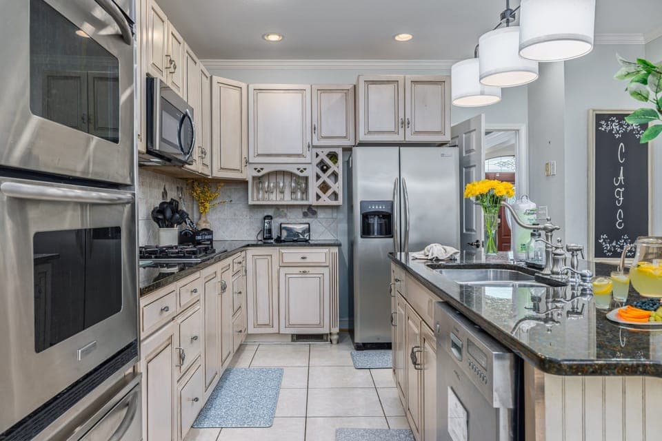  Fully equipped kitchen, ready for home-cooked meals.