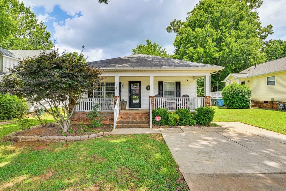 Belmont Vacation Rental | 2BR | 2BA | 1,200 Sq Ft | 5 Steps to Enter