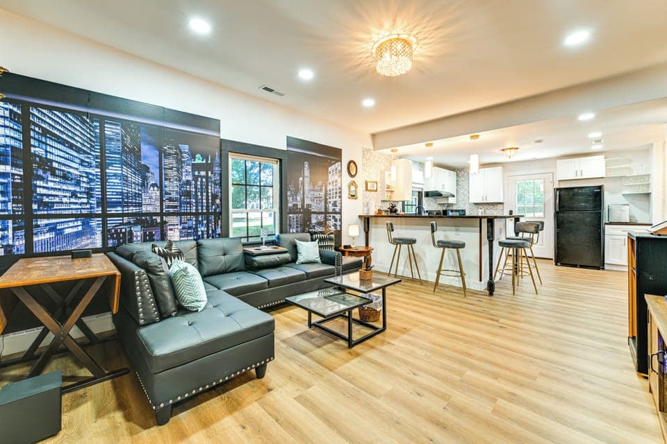Living Room | Smart TV | Dartboard | Karaoke Machine | Central Heating & A/C