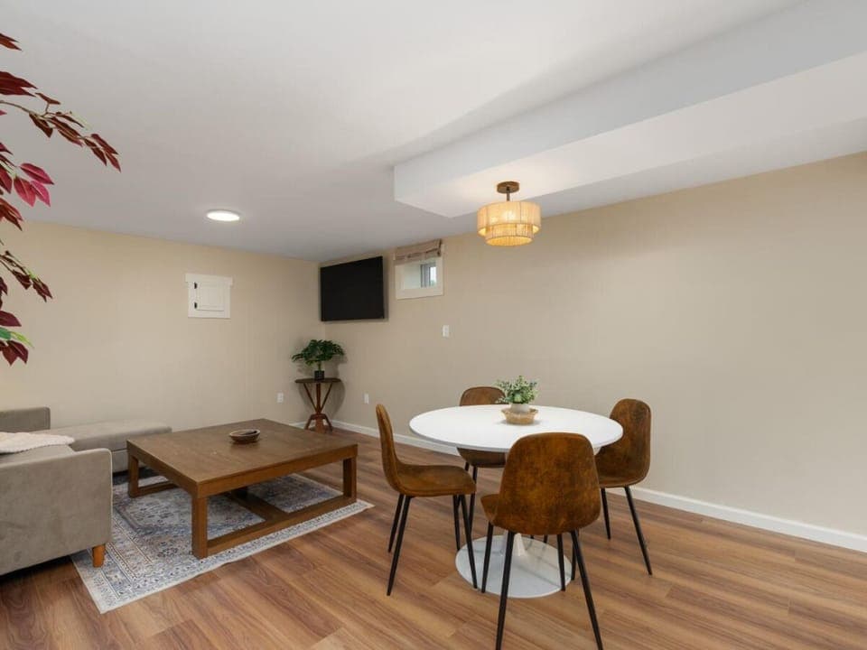 Chic and comfy living area with a TV and dining space for meals or movie nights. 🎬